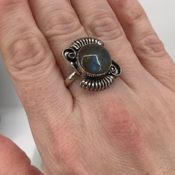 Boho Silver Labradorite Ring - Picture 7 of 8